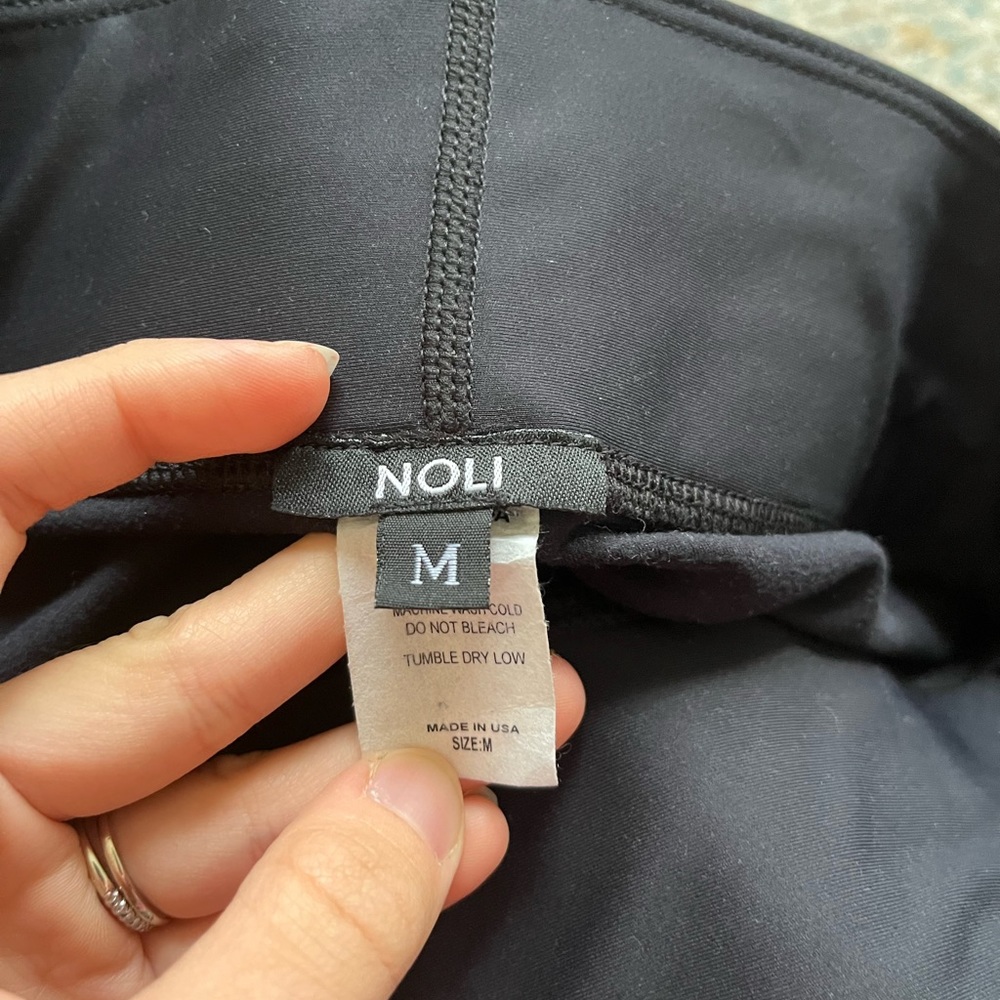 [Noli Yoga] Black Low Rise 7/8 Leggings- M - Picture 5 of 6